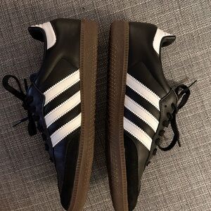 Worn once! Size 9US Women’s Adidas Samabas